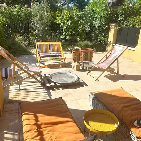 Spacieux Avec Terrasse En Centre D'uzes