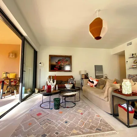 Spacieux Avec Terrasse En Centre D'uzes Apartamento *