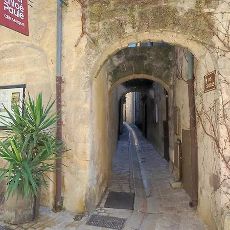 Spacieux Avec Terrasse En Centre D'uzes Apartamento *