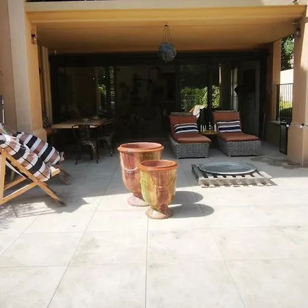 Appartamento Spacieux Avec Terrasse En Centre D'uzès